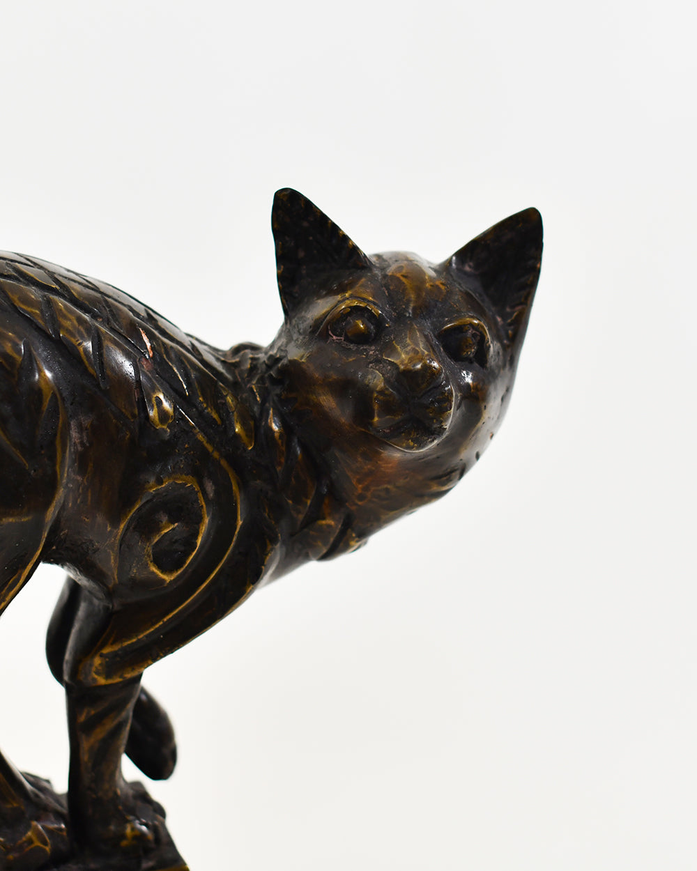 Bronze Lyra Cat Home Ornment Up Close
