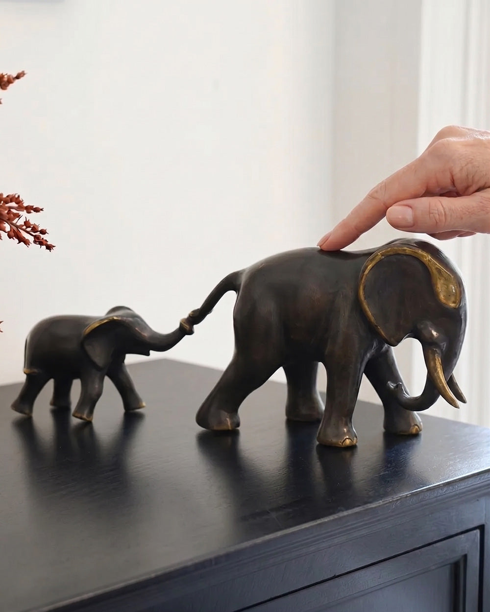 Scale of The Bronze Meridian Elephant Family